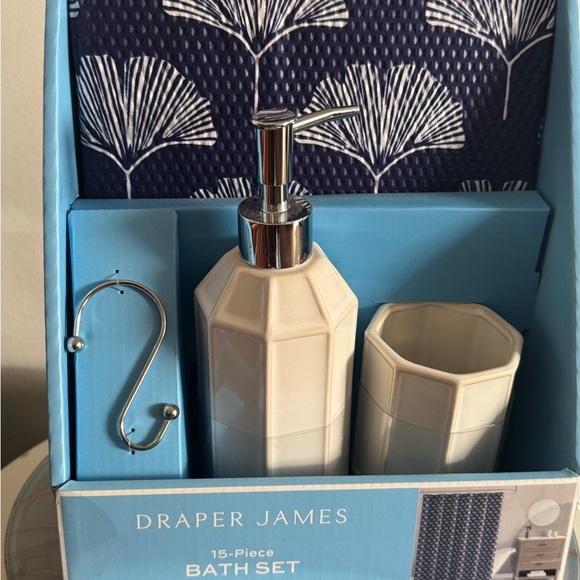 New Draper James‎ Cream and Blue Bath Set - Picture 2 of 4